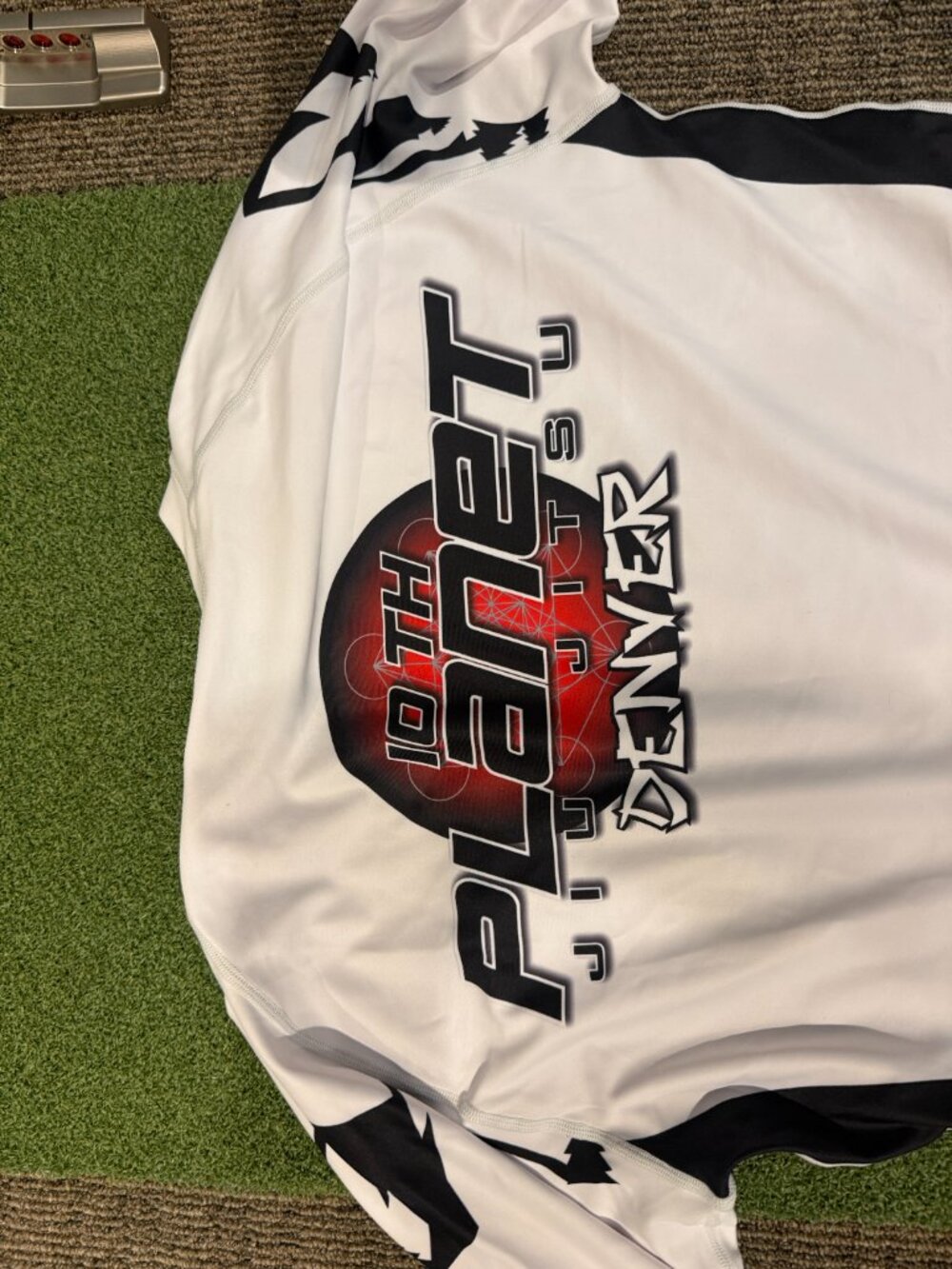 10th Planet Jiu-Jitsu Rash Guard - Large - Picture 5 of 5